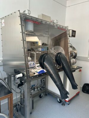Boite à gants purifiée pour la recherche énergétique